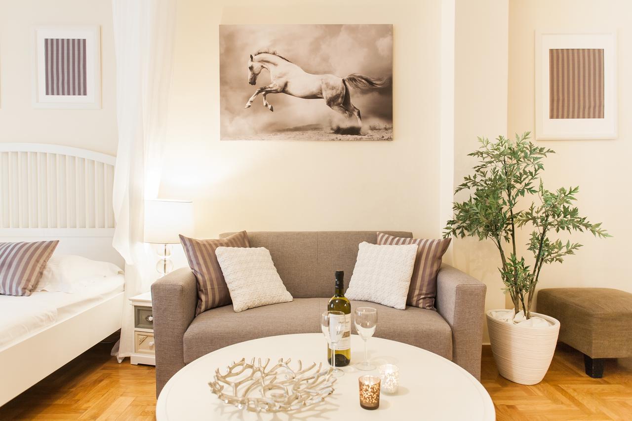 Athenian Home By Livin Urbban מראה חיצוני תמונה
